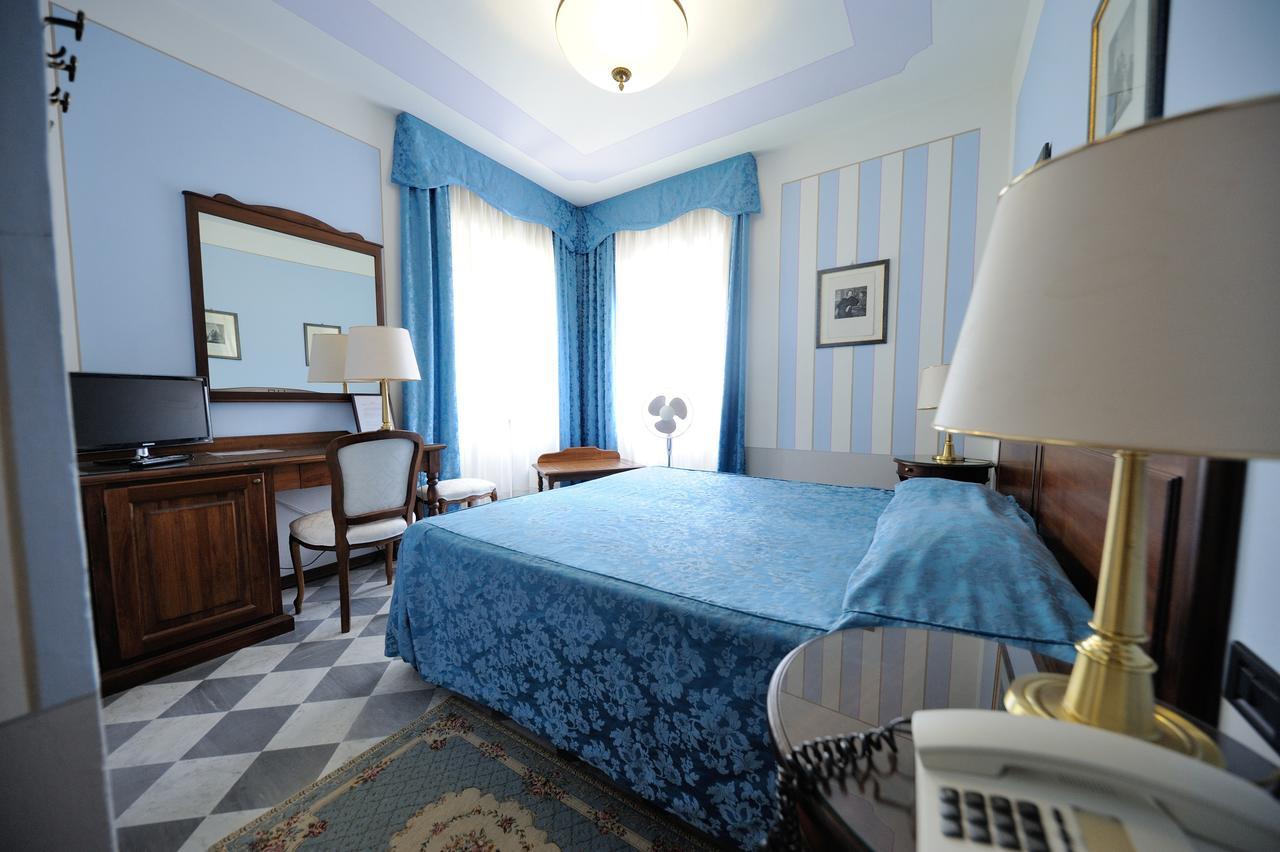 Park Hotel Regina - With Air-Condition And Pool Bagni di Lucca Bagian luar foto
